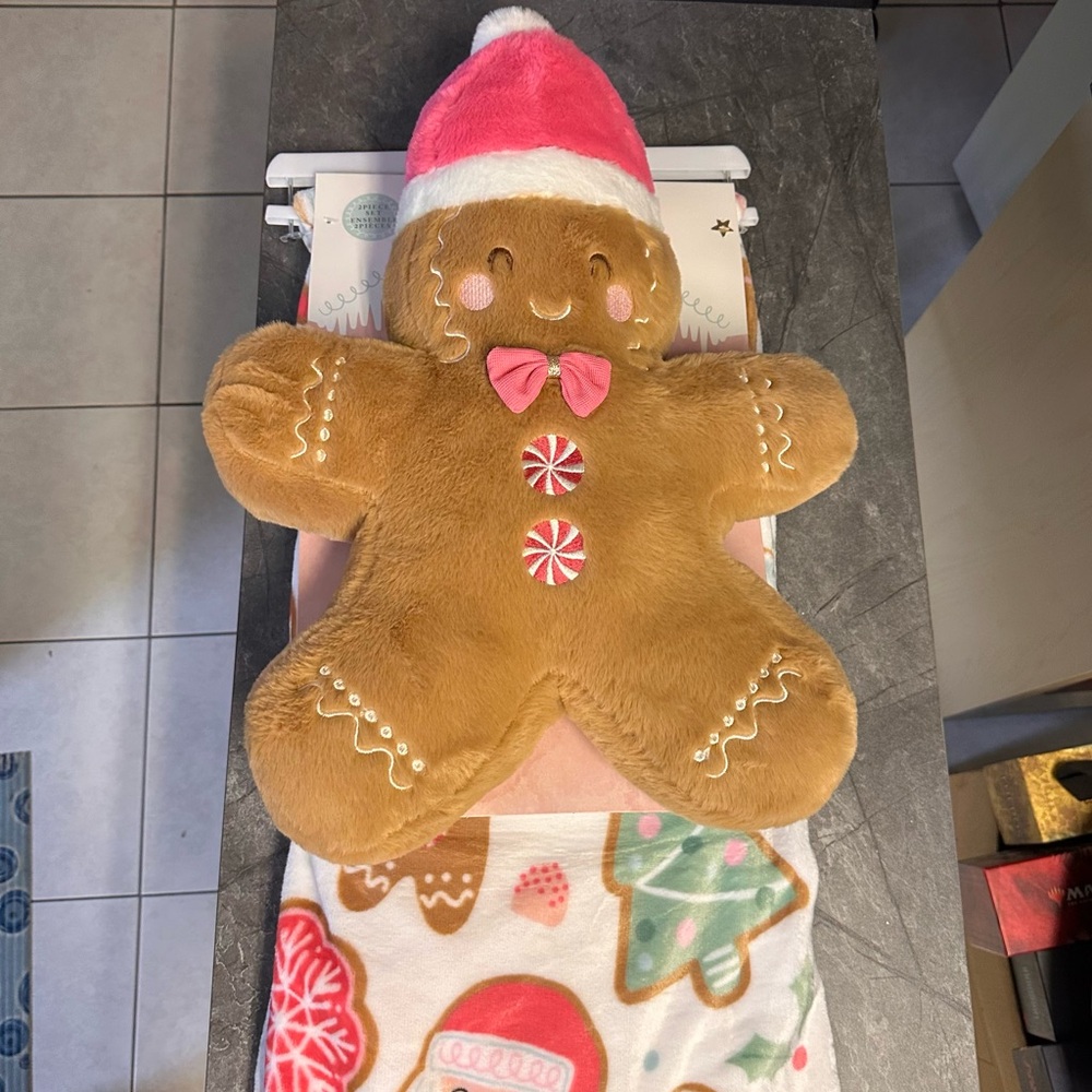Cupcakes and Cashmere Gingerbread festive holiday throw and plush set